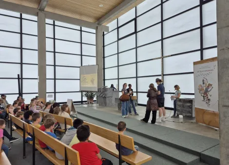 KiNa Olten_Theater-Szene von Jugendlichen (Foto: Beat Bachmann) KiNa Olten_Theater-Szene von Jugendlichen (Foto: Beat Bachmann)