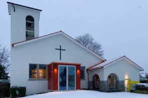 Kirche H&auml;gendorf  im Schnee (Foto: Nicole Stuber)